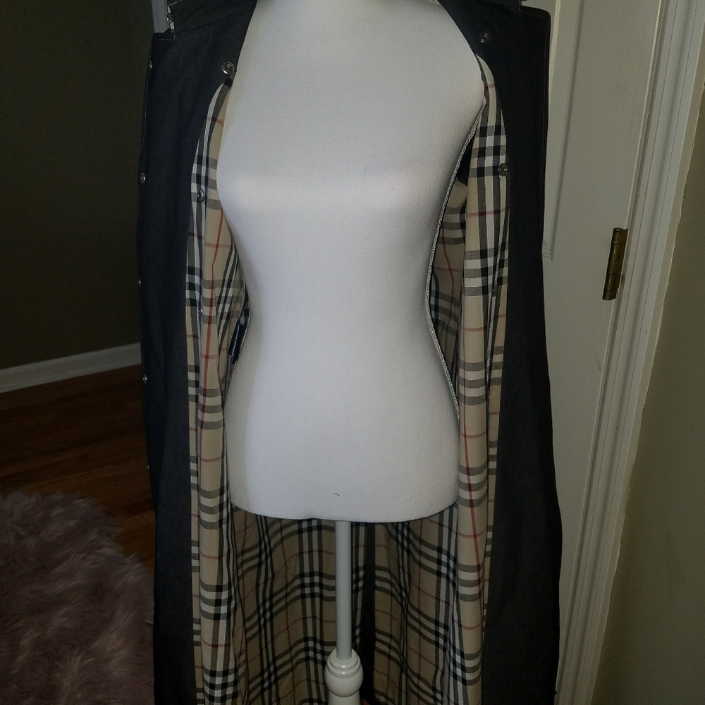 Burberry coat - Picture 4 of 7